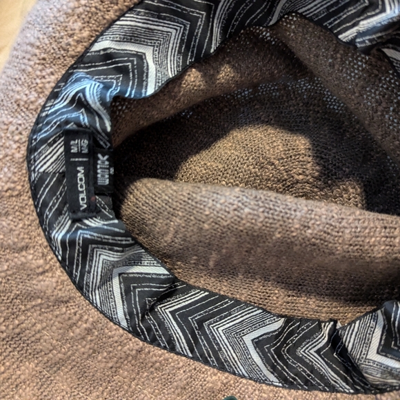 Adorable Volcom Floppy Beach Hat - Picture 3 of 3